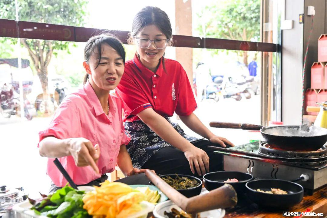 全网追的“扁担女孩”，找了一份暑假工，时薪12元 - 十堰生活资讯 - 十堰28生活网 shiyan.28life.com
